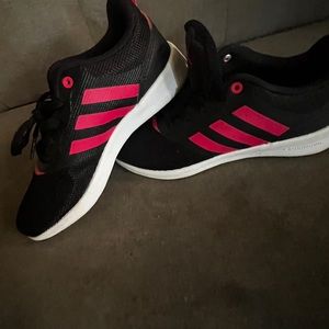 Does running shoes. Brand new never used